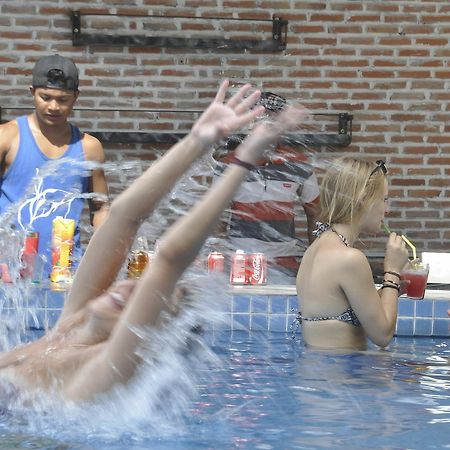 Pool Party Hostel Сиемрип Экстерьер фото